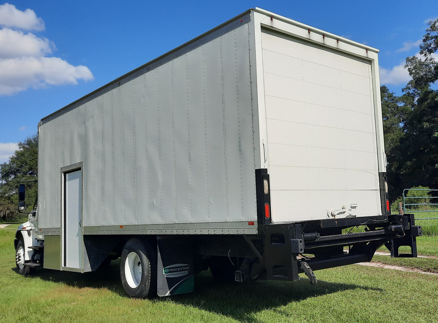 2014 International 4300 Durastar 26ft box truck