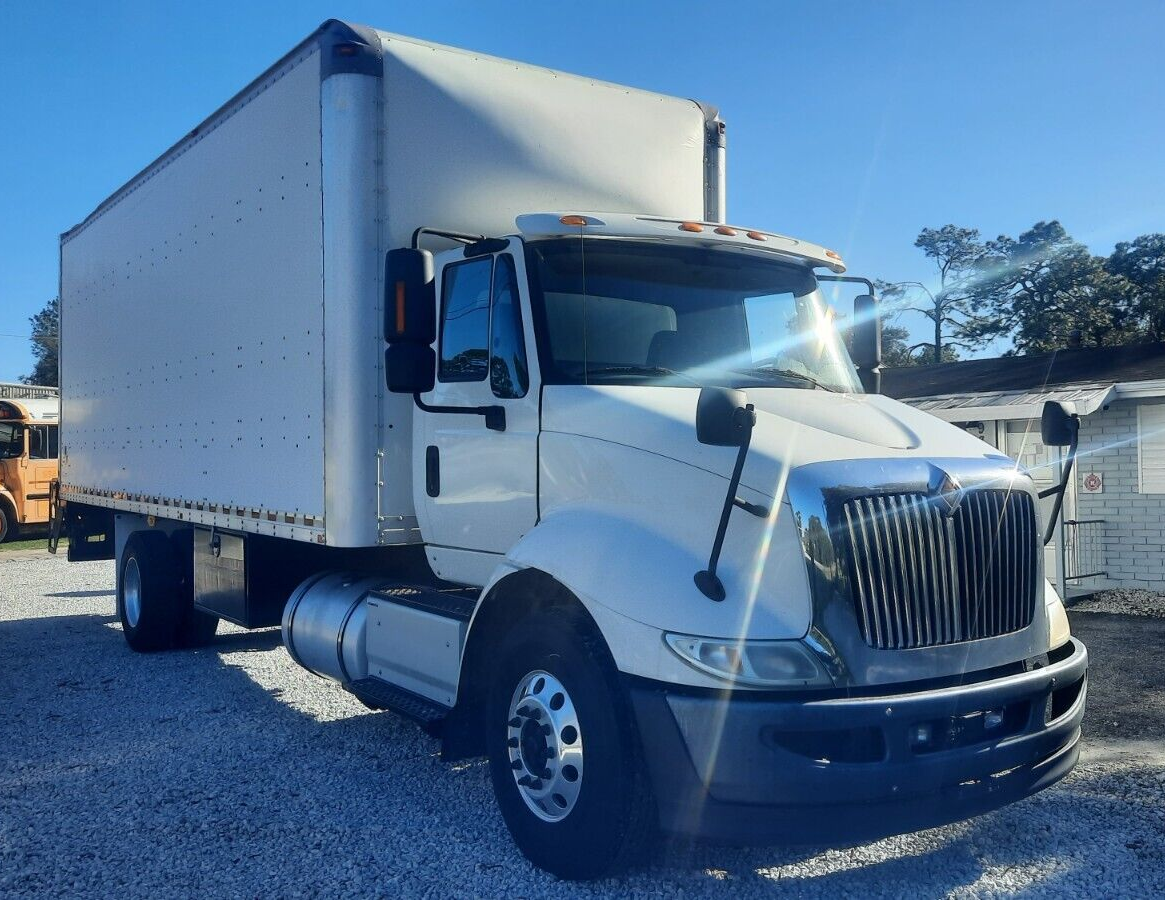 2018 International 8600 Box Truck - LIFTGATE - FULLY LOADED